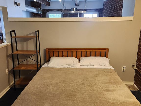 4th image of 315 New St APT 205
