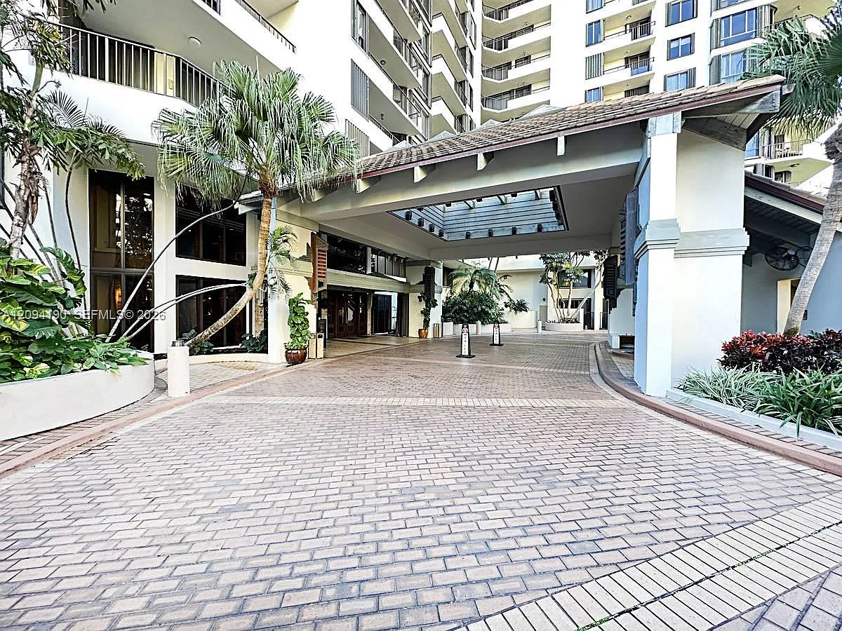 Brickell Key One Condo — Photo 2