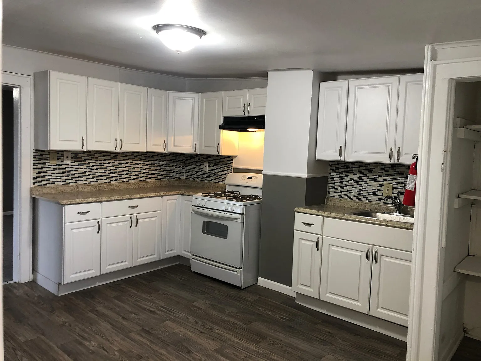 2 bed, 1000 sqft, $2,300 — Photo 2