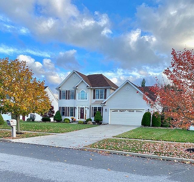 1st image of 27 Sussex Ln