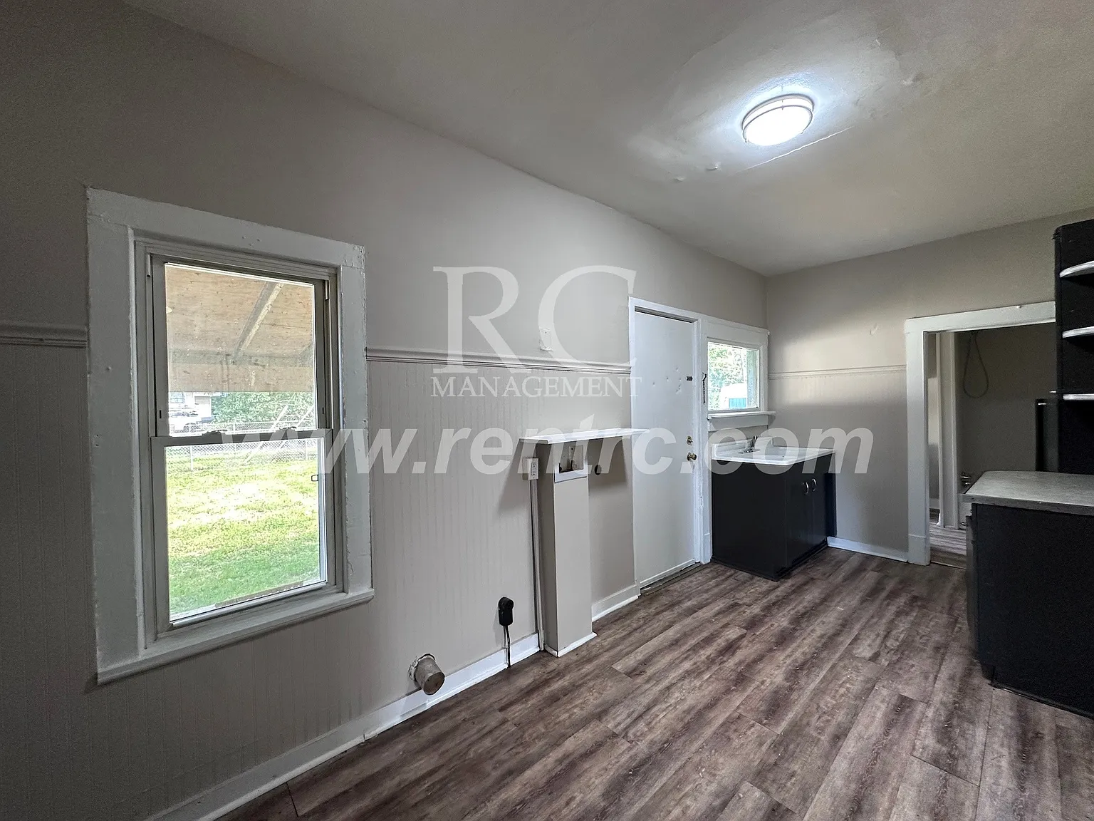 3 bed, 1150 sqft, $895 — Photo 2