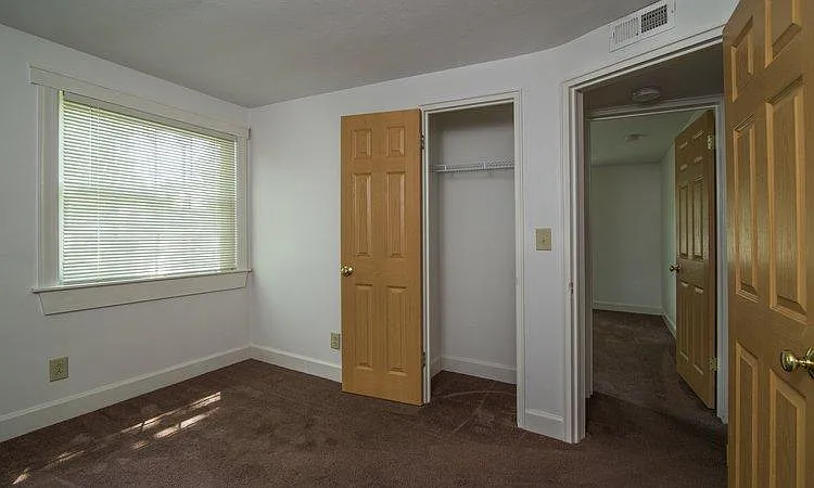 Fernwood Park Apartments — Photo 3