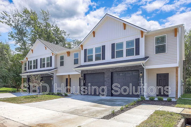 3 bed, 2.5 bath, $1,695 — Photo 2