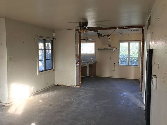 2nd image of 1535 E Edgemont Ave
