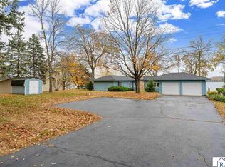 810 N Shore Dr, Waterville, MN 56096