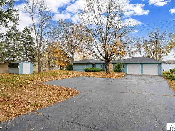810 N Shore Dr, Waterville, MN 56096