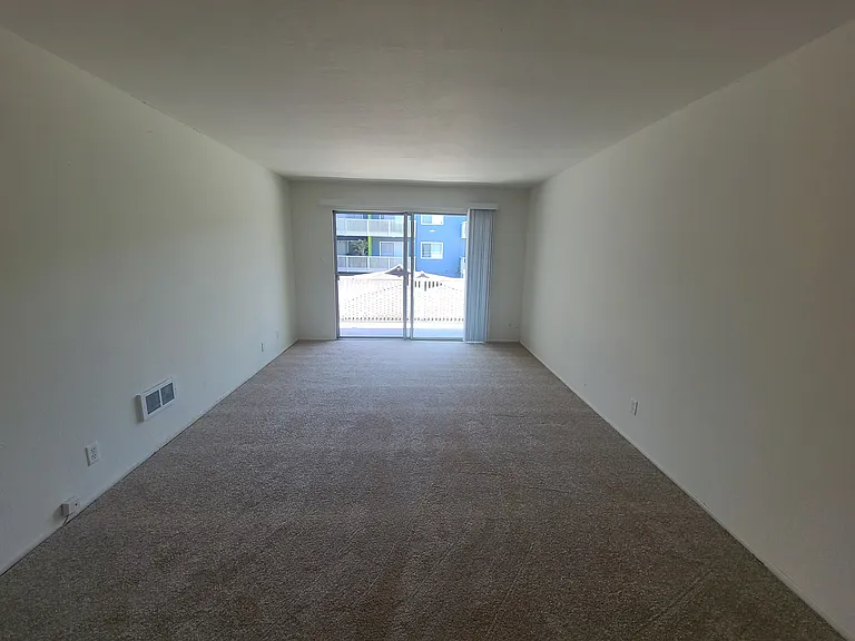Tropic Sands Apartments — Photo 16