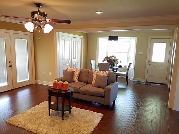 4th image of 3705 Pecan Dr