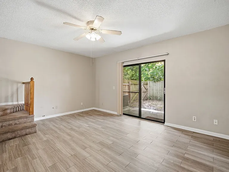 1910 W Sligh Ave #E102 — Photo 11
