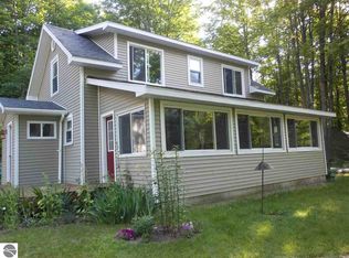 9398 E Lakeview Hills Rd, Traverse City, MI 49684