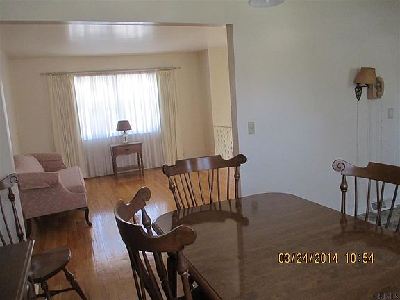 4th image of 203 Manor Ave
