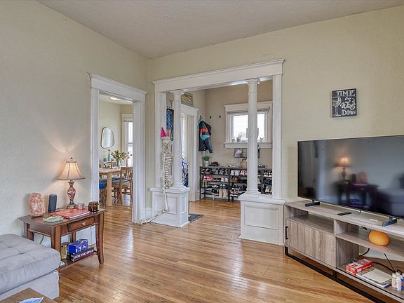 5th image of 943 E Ermina Ave