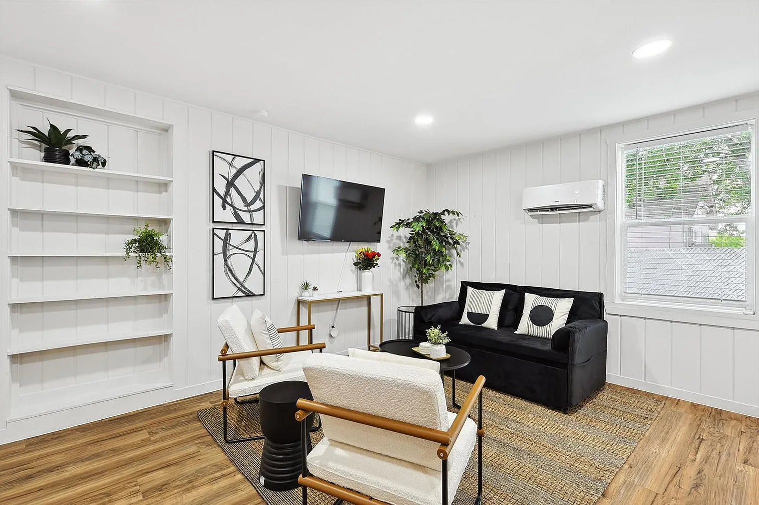 1 bed, 1.0 bath, 592 sqft, $3,241 — Photo 1