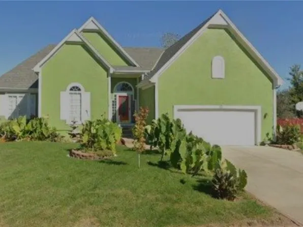 604 Oak Dr, Raymore, MO 64083