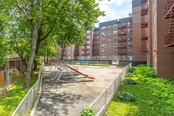 Sold by Voro, LLC | media 9
