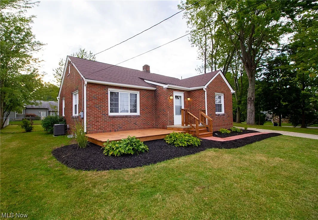 210 Forest Hill Dr photo 1