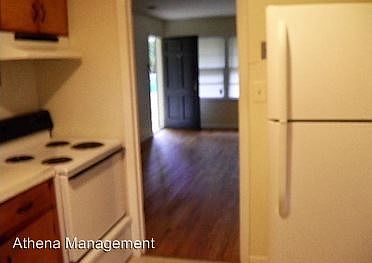 2nd image of 300B Midway Rd