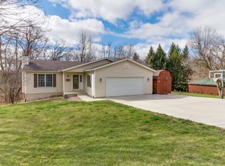 205 Brandy Dr, Mackinaw, IL