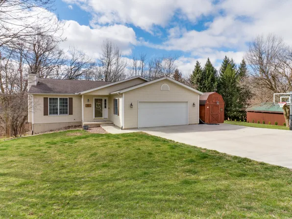 205 Brandy Dr, Mackinaw, IL 61755