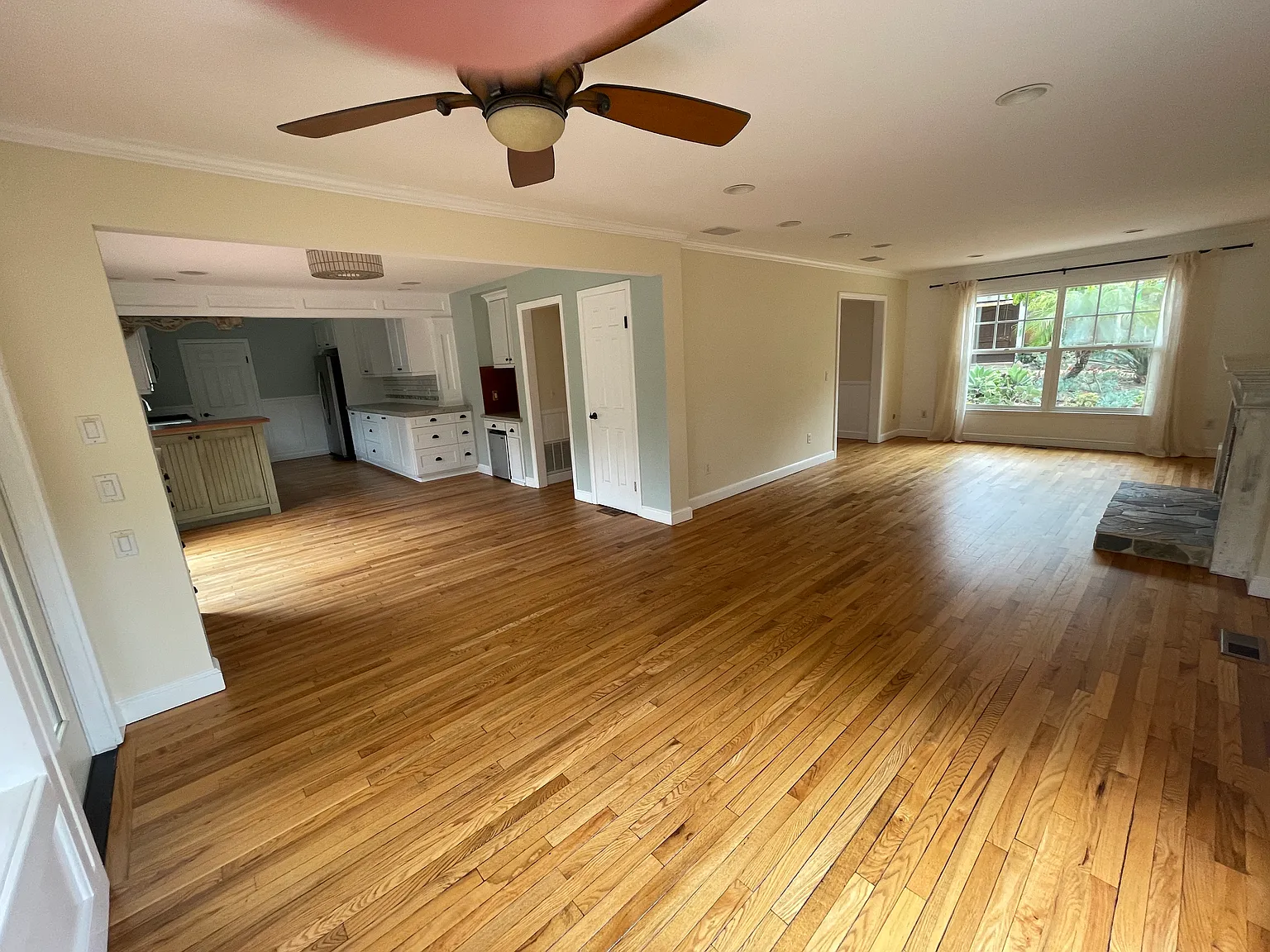 3 bed, 1955 sqft, $10,800 — Photo 4