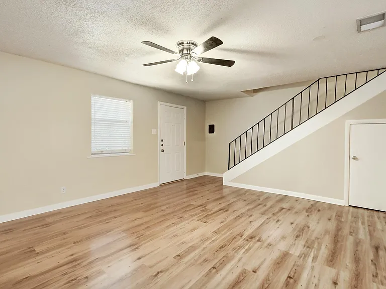 1704 E M Franklin Ave #B — Photo 5