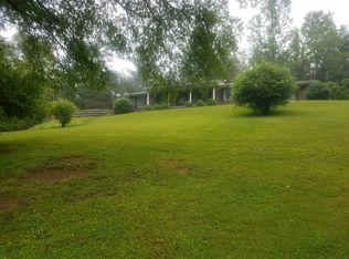 4 Lower Coach Rd, Hurricane, WV 25526