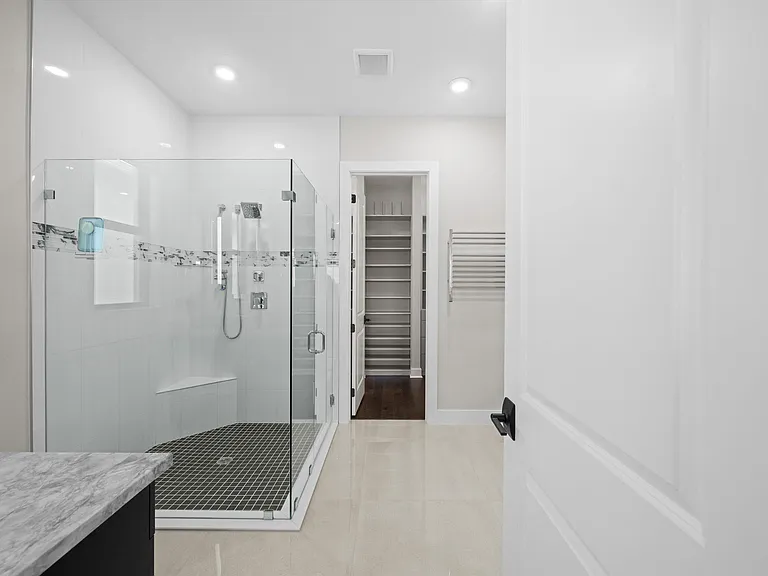 15664 Merritt Dr — Photo 31