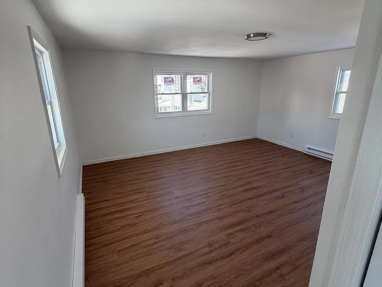 41 W Grand St — Photo 9
