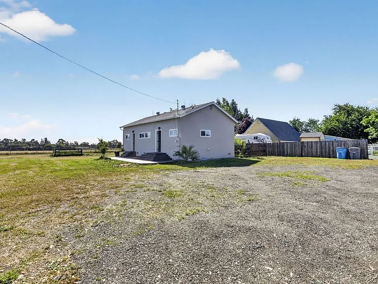 7610 Paddon Rd — Photo 2