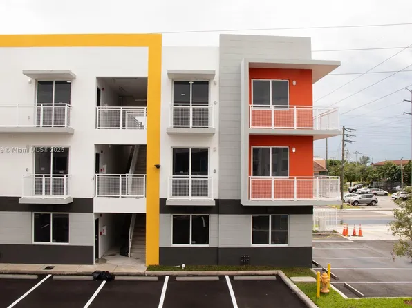 1455 W 29th St #113, Hialeah, FL 33012