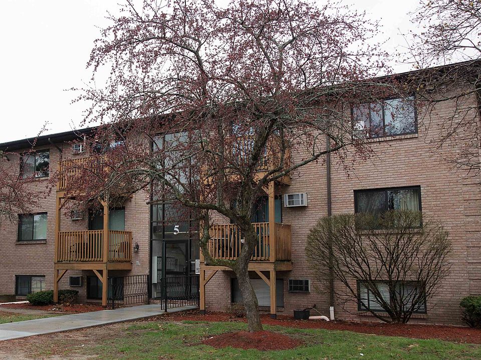 1st image of 5 Lancelot Court #15