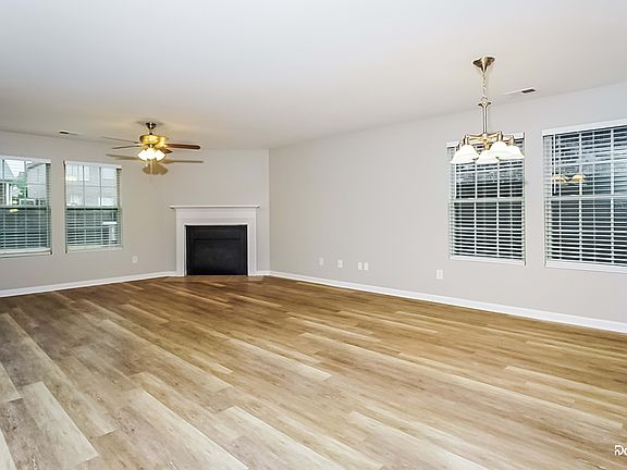 5th image of 604 Cove Water Ln NW
