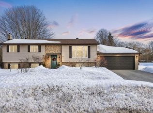 8 Saint Patricks Dr, Springwater, ON L0L2K0