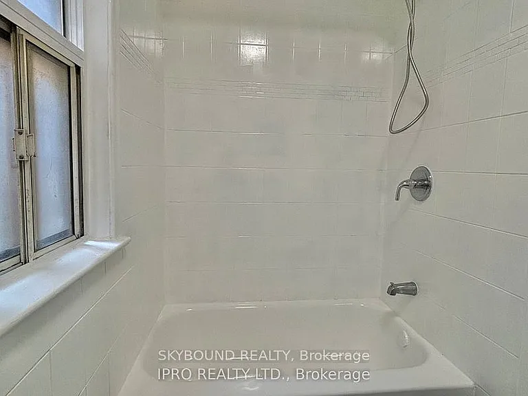 527 Queen St W #2B — Photo 8