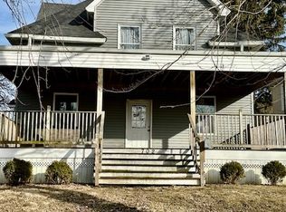 702 S 4th St, Hoopeston, IL 60942