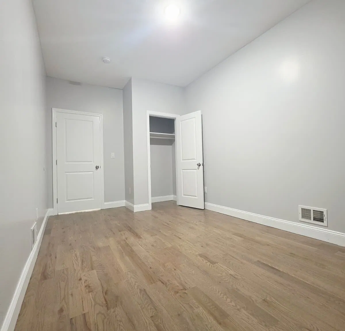 2 bed, 800 sqft, $2,000 — Photo 3