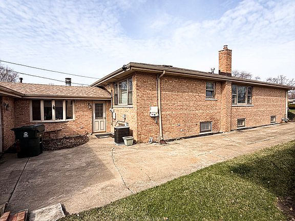 2nd image of 1025 Blouin Dr