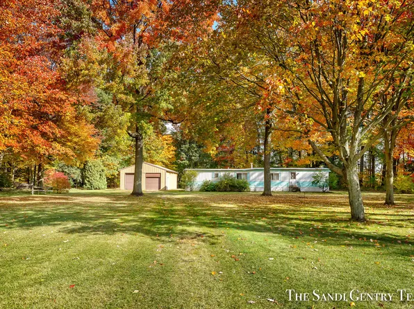 8583 Robinhood Dr, Montague, MI 49437