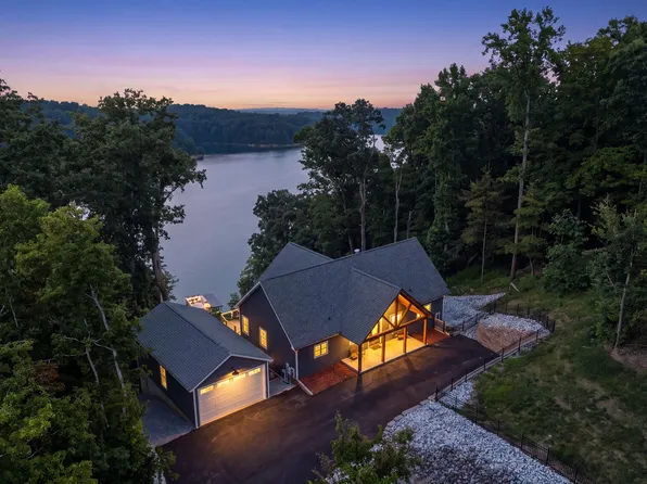 552 Fox Ridge Ln, Caryville, TN 37714