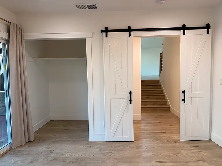 536 Roxbury Ln — Photo 8