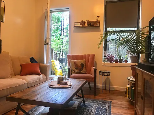 Rented by EXR | media 17