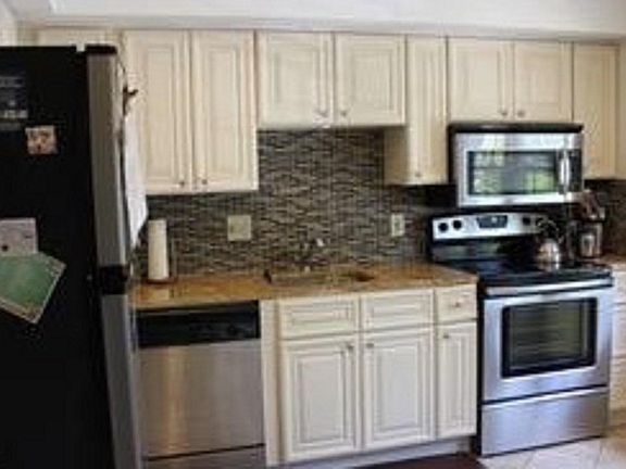 2nd image of 1006 Ellison Sq