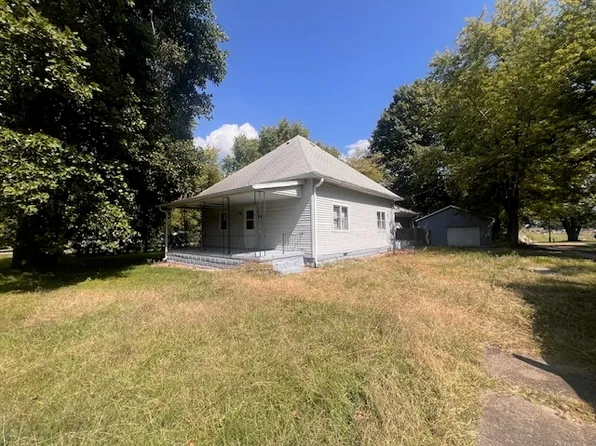 300 N Maltby St, Waynesville, IL 61778