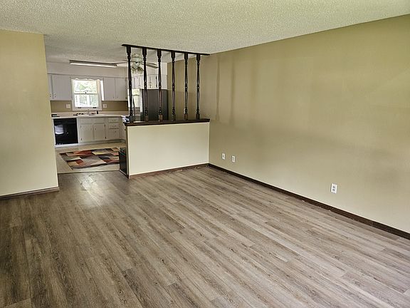 3rd image of 806 W 4th Ave