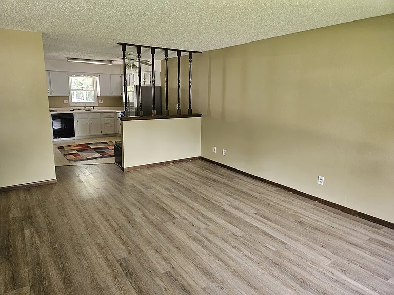 806 W 4th Ave — Photo 3