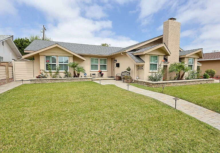 12581 Foster Rd — Photo 1
