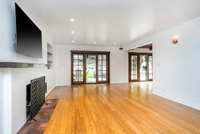 940 Flora Vista Dr — Photo 2