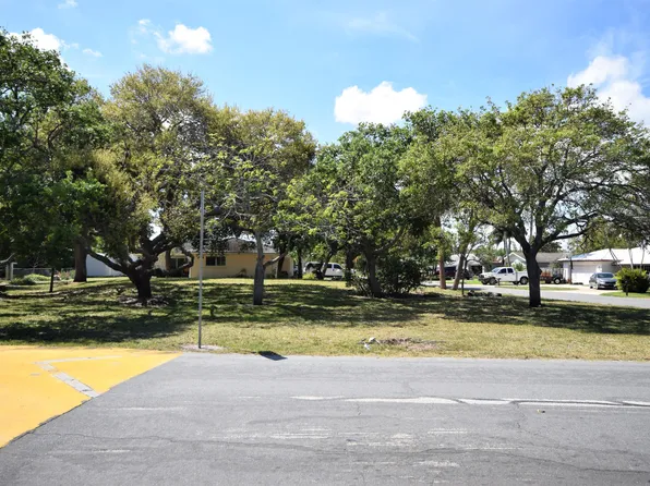 704 SW 25th Ave, Boynton Beach, FL 33435