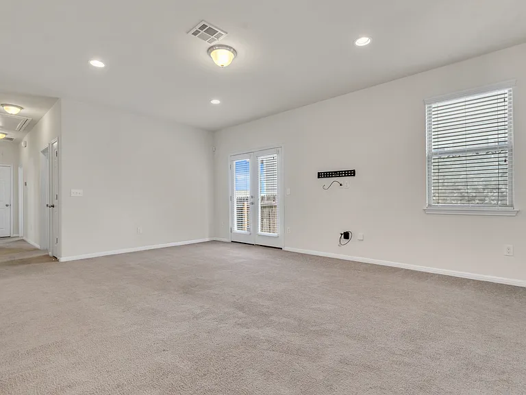 535 Twisted Oaks Ln — Photo 7