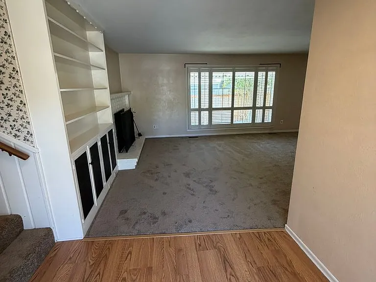 550 Carlson Dr — Photo 1
